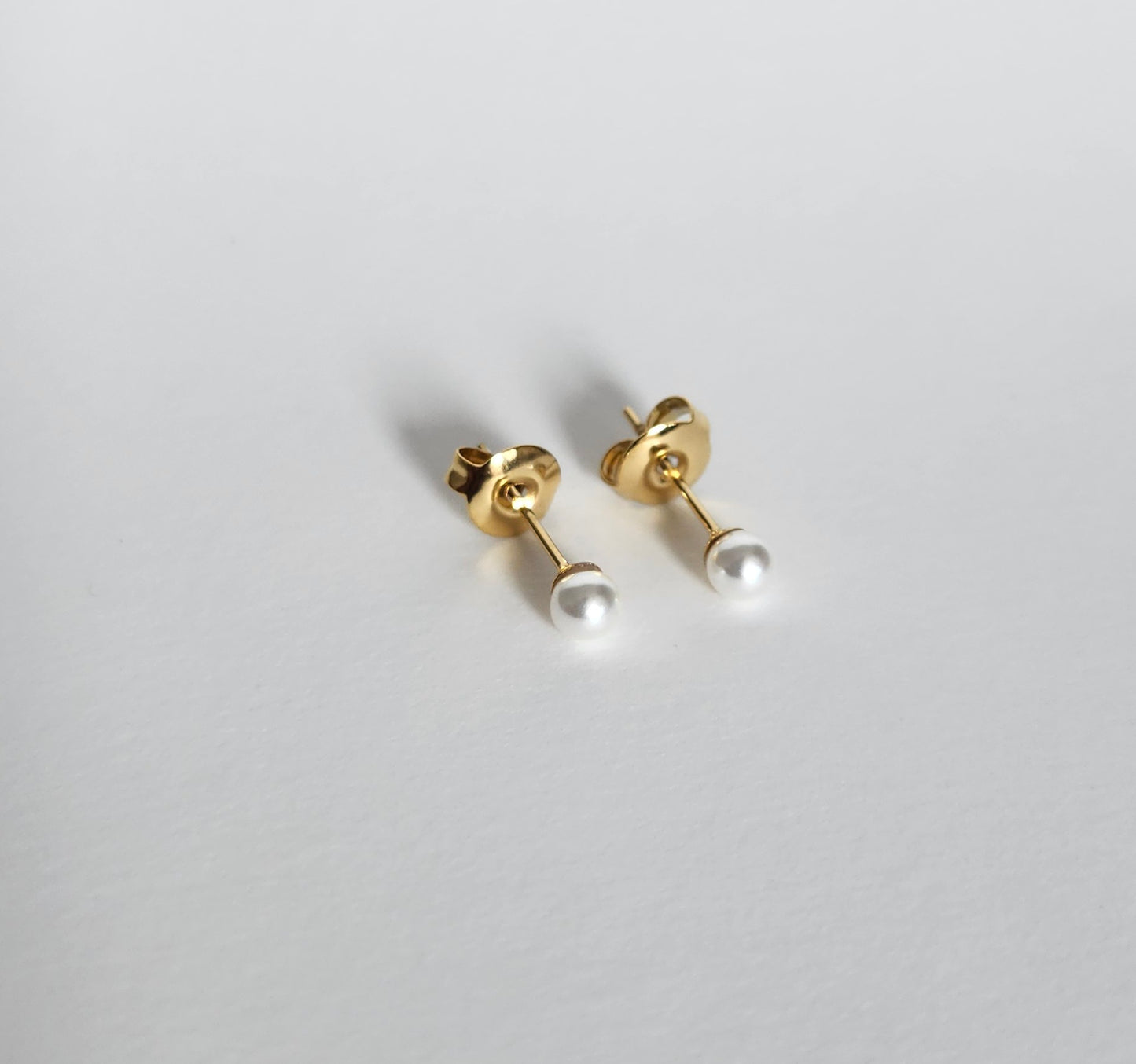 Boucle d'oreille petite perle