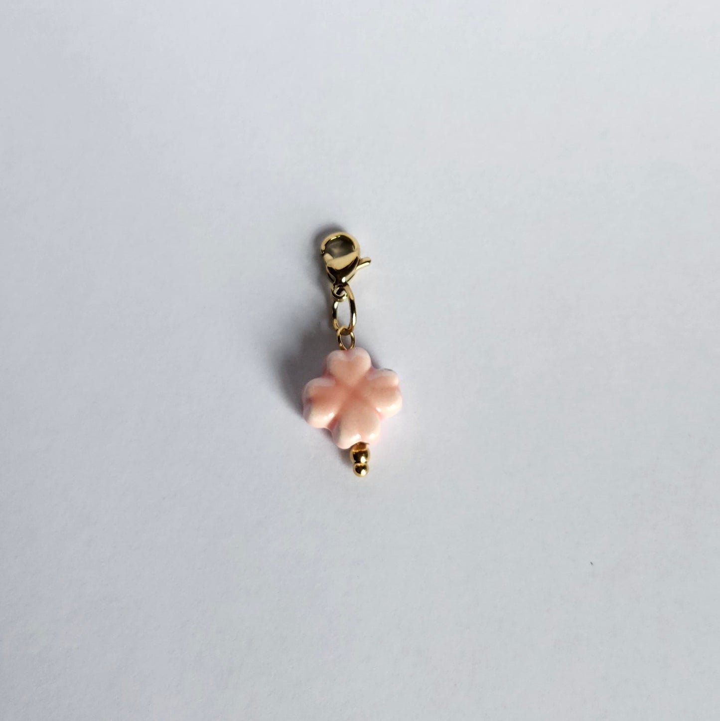 Charm trèfle rose