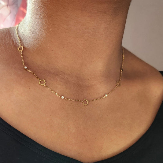 Collier fleur fine à strass