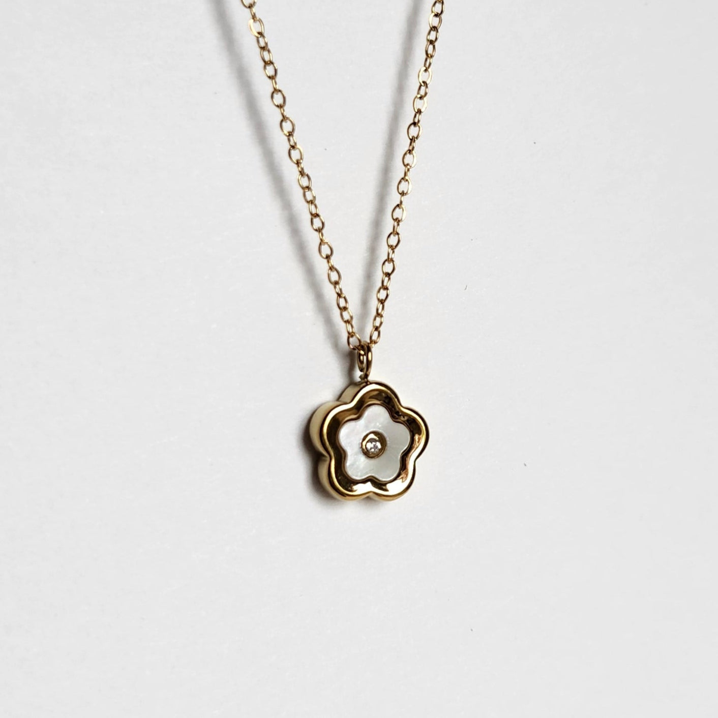 Collier fin fleur