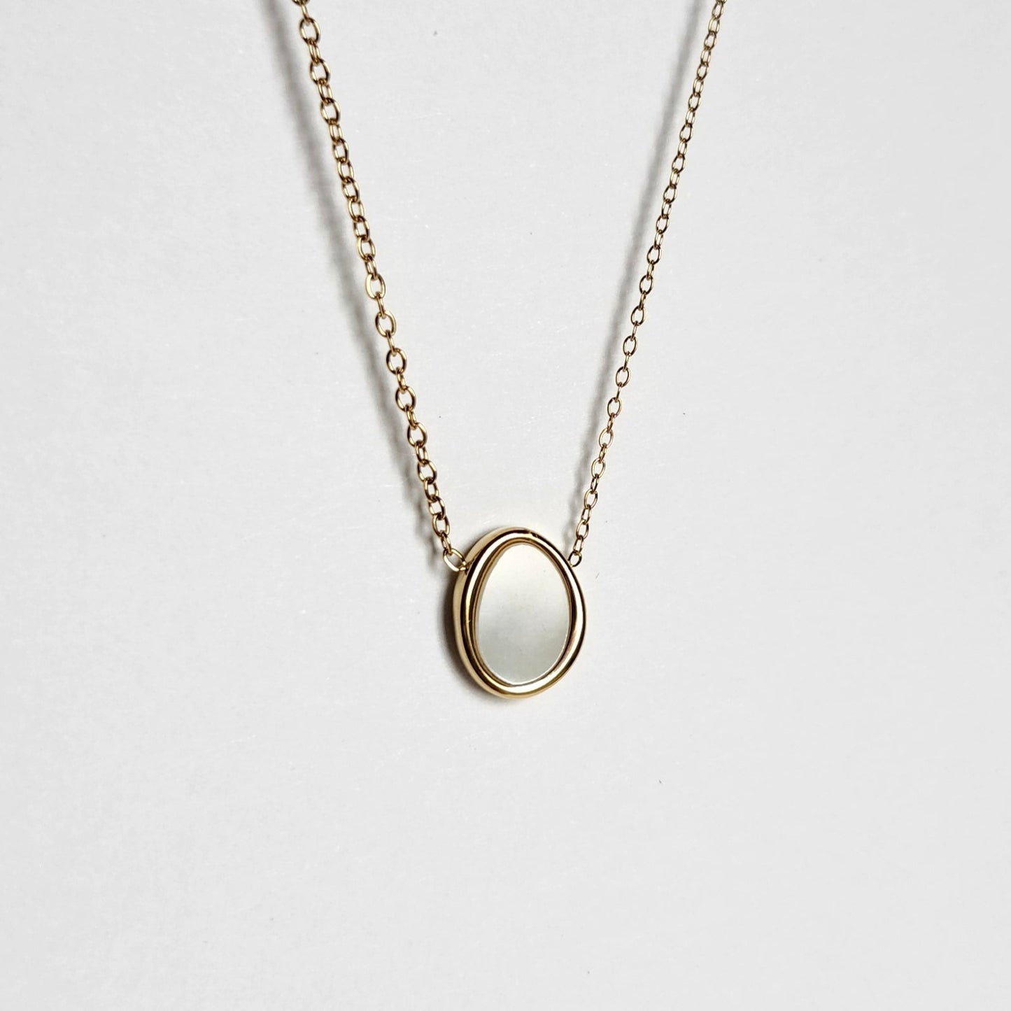 Collier fin ovale
