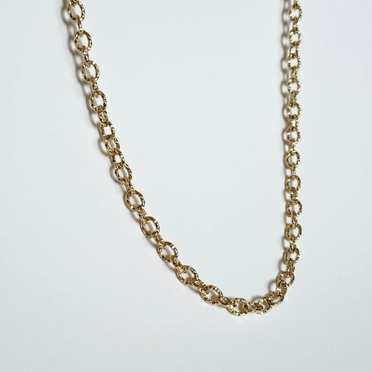 Collier chaîne à charms martelé