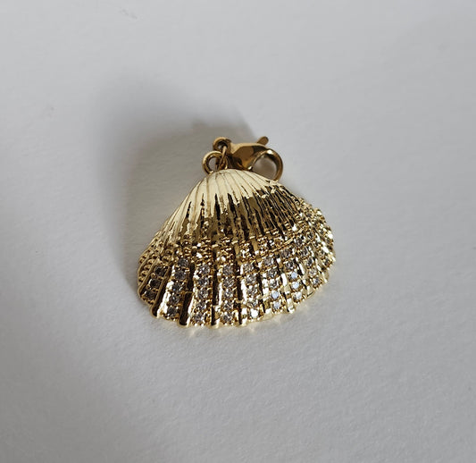 Charms Coquillage doré avec strass