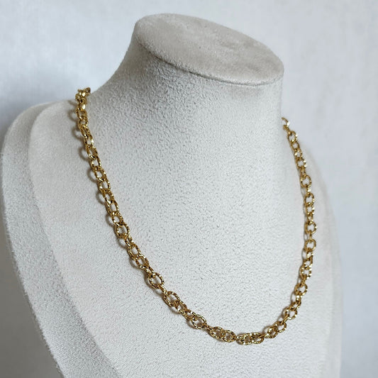 Collier chaîne à charms martelé