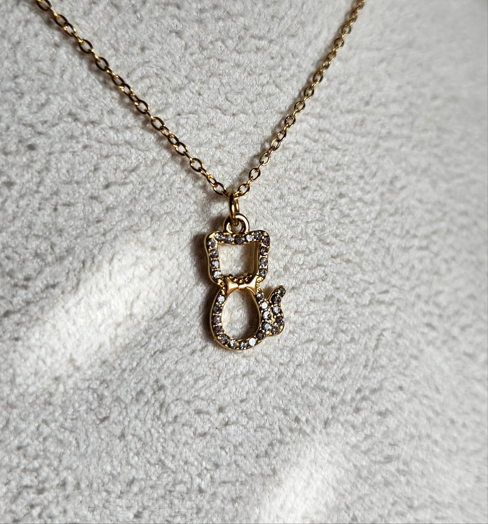 Collier fin chat élégant