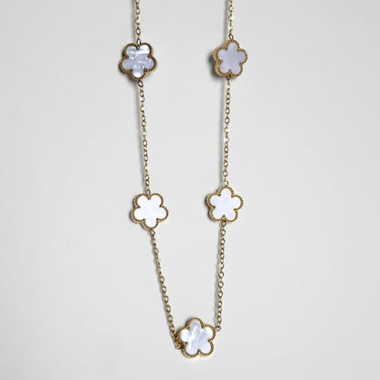 Collier fleur blanche