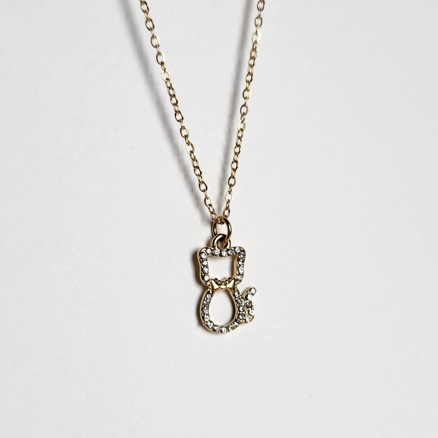 Collier fin chat élégant